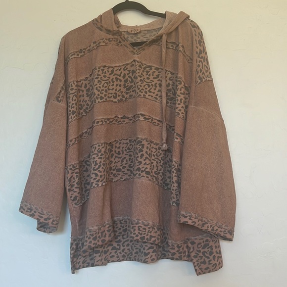 POL Tops - POL leopard high low top